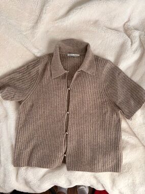 Abercrombie and Fitch Ribbed Short Sleeve Button-Up Cardigan in Taupe